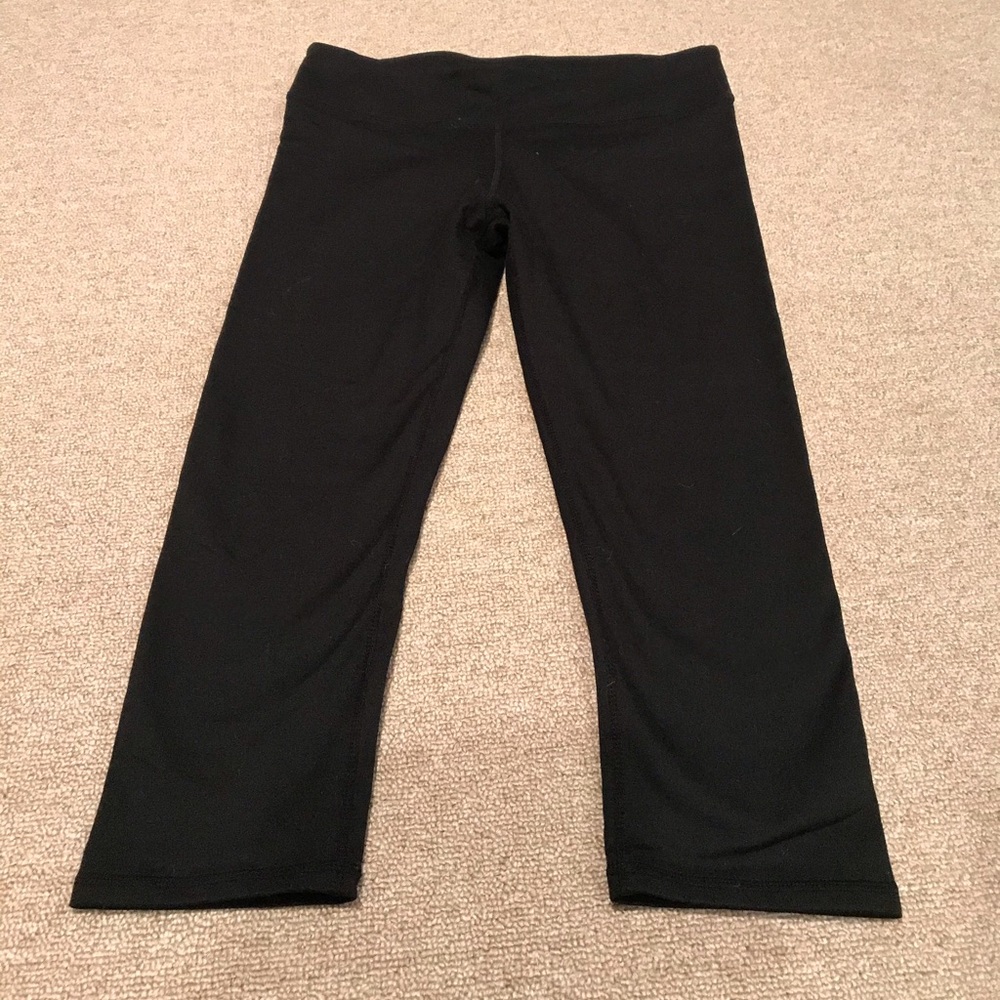Fabletics workout leggings. Crop